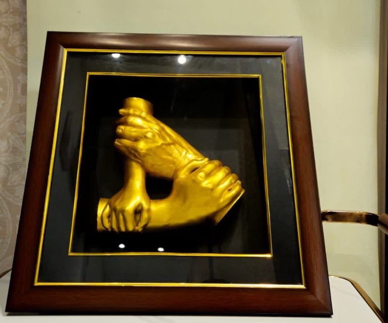 Golden Couple Hand Casting Frame