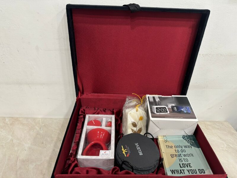 Customied valvet box with premium products